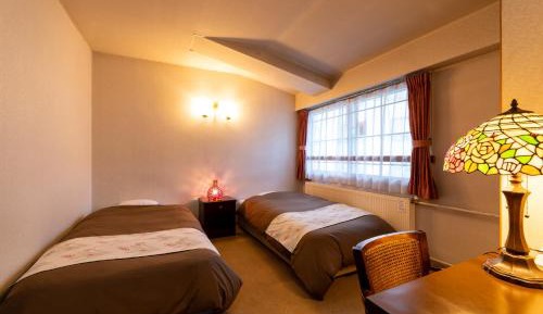 Compact Twin Room with Shared Bathroom