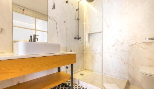 Superior One-Bedroom Apartment