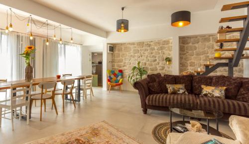 Luxury Villa with Heated Swimming Pool