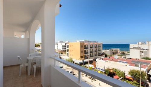 Apartment with Terrace and Sea View