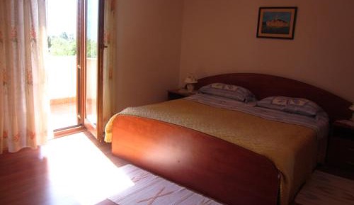One-Bedroom Apartment with Balcony