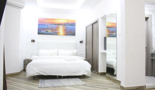 Suite with Pool View