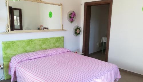 Deluxe Room (2 Adults + 1 Child)