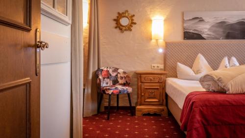 One-Bedroom Apartment with Living Room