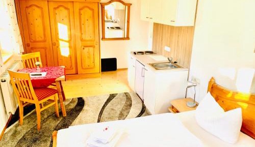 Apartment with Mountain View