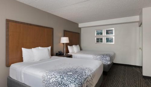 One-Bedroom Queen Suite with Two Queen Beds - Non-Smoking