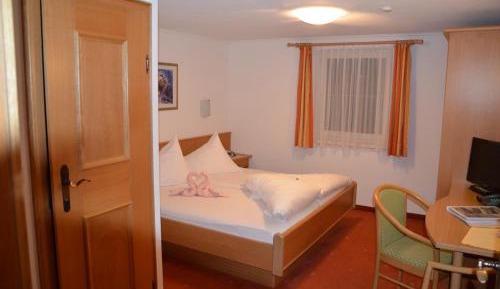 Budget Double Room 07