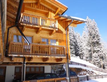 Three-Bedroom Apartment with Balcony