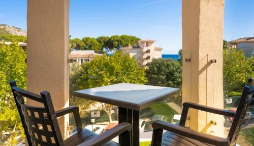 Studio with Balcony (2 Adults)