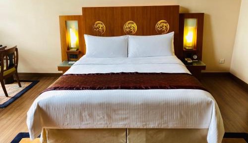 Deluxe Garden View King Room