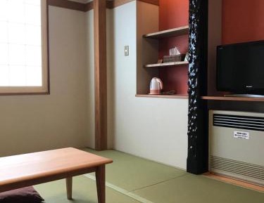 Standard Twin Room with Mountain View