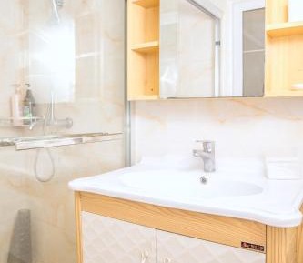 Deluxe Three-Bedroom Apartment