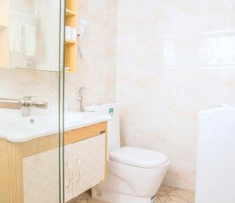 Three-Bedroom Apartment (include airport pick up service)