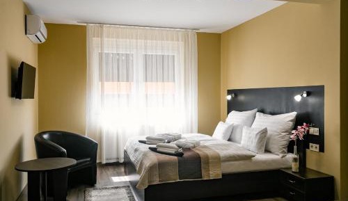 Standard Queen Room