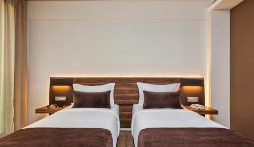 Deluxe (Twin Bed) City View