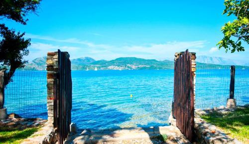 Villa - Beach Front