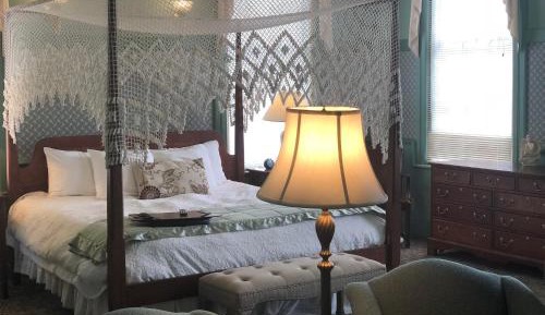 Deluxe King Suite