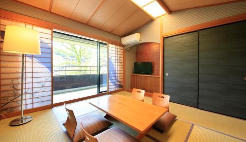 Japanese-Style Family Room