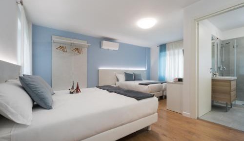 Quadruple Room with Private Bathroom