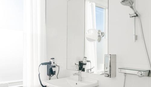 Family Room (3 Adults)