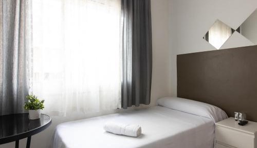 Single Room with Shared Bathroom