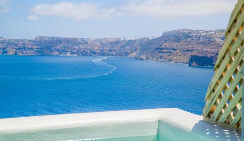 Gold Suite Private Hot Tub and Panoramic Caldera View