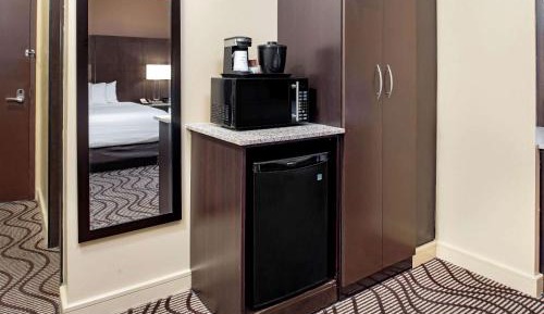 Deluxe Queen Room with Two Queen Beds