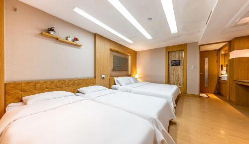 Family Studio Breakfast Included