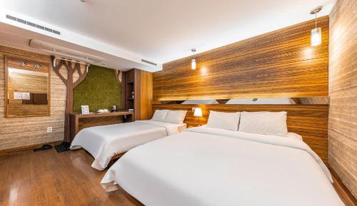 Deluxe Family Room Breakfast Included