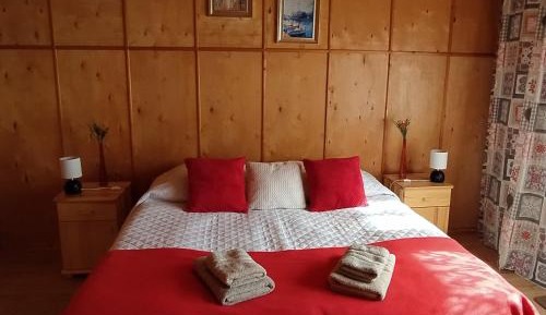 Apartment with Mountain View