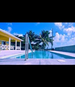 Apartment with Pool View 