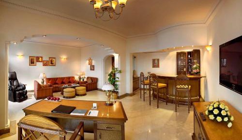 Luxury Suite with complimentary breakfast, 15% Discount on F&B ,3 pints of beer at Atrium Bar, Two way Airport Transfer