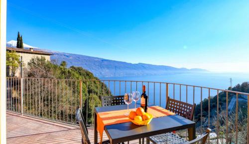 Apartment with Lake View