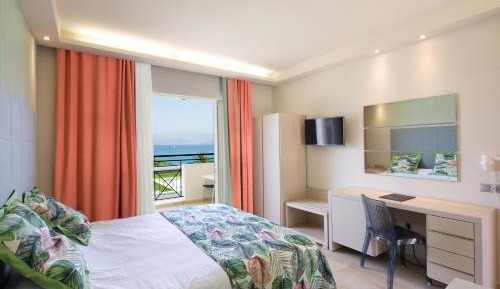 Deluxe Double or Twin Room with Sea View