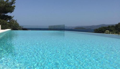 Apartment with Pool View 