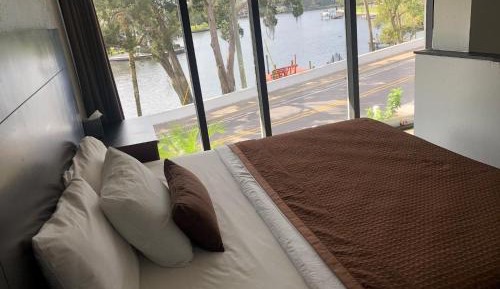 Apartment with Lake View