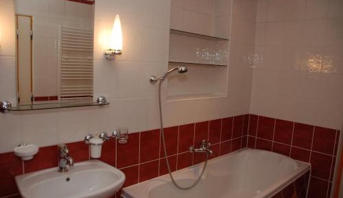 Deluxe Two-Bedroom Apartment (4 Adults)