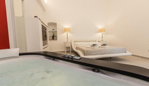 Deluxe Suite with Spa Bath