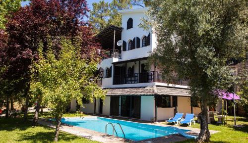Villa with Garden View