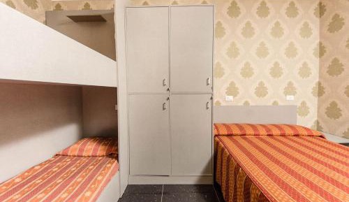 Quadruple Room with Private Bathroom