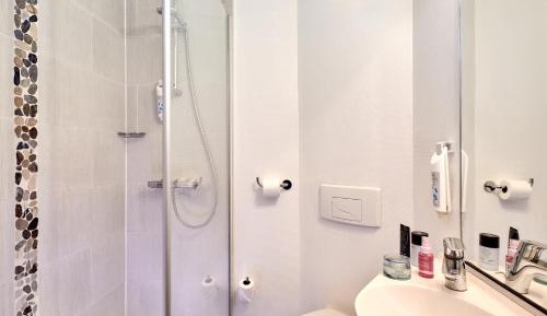 Twin Room (2 Adults)
