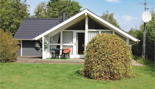 Three-Bedroom Holiday Home 