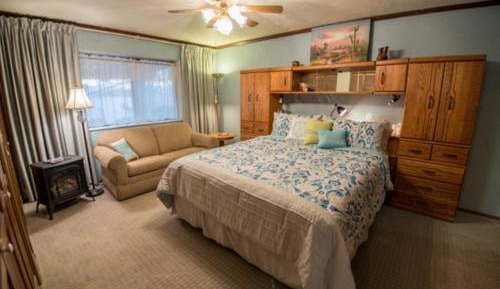 Deluxe King Room