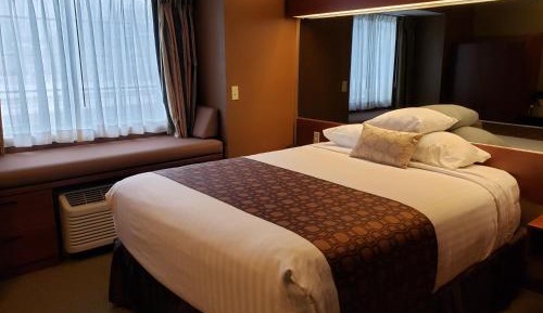 1 Queen Bed, Mobility Accessible Suite, Non-Smoking