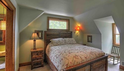 Standard Queen Room - South