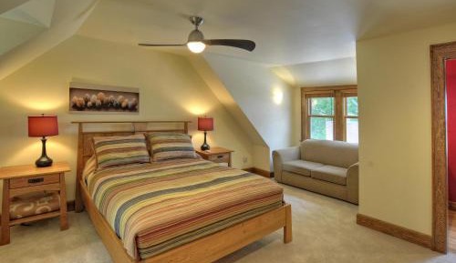 Standard Queen Room - North