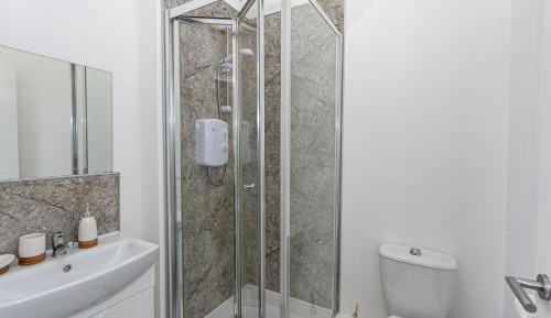 Deluxe One-Bedroom Apartment