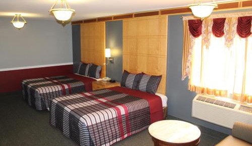Queen Room with Two Queen Beds Non Smoking