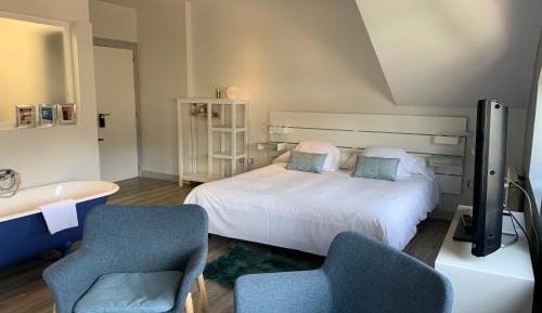 Suite with Fireplace