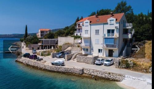 Four-Bedroom Apartment with Balcony and Sea View